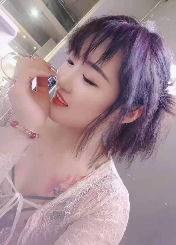 年纪小嫩出水的妹子