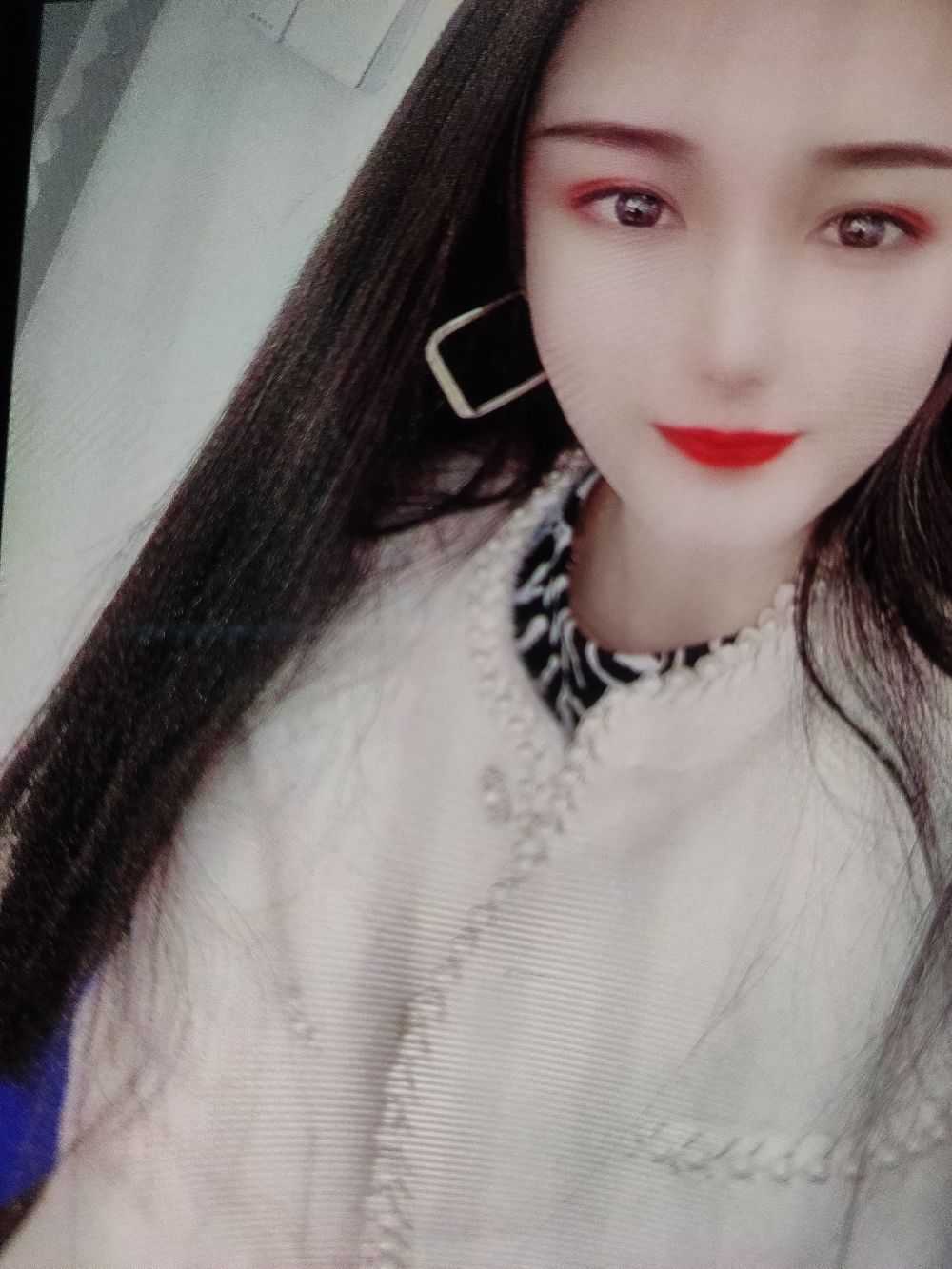 刚下水的妹子下面水真多